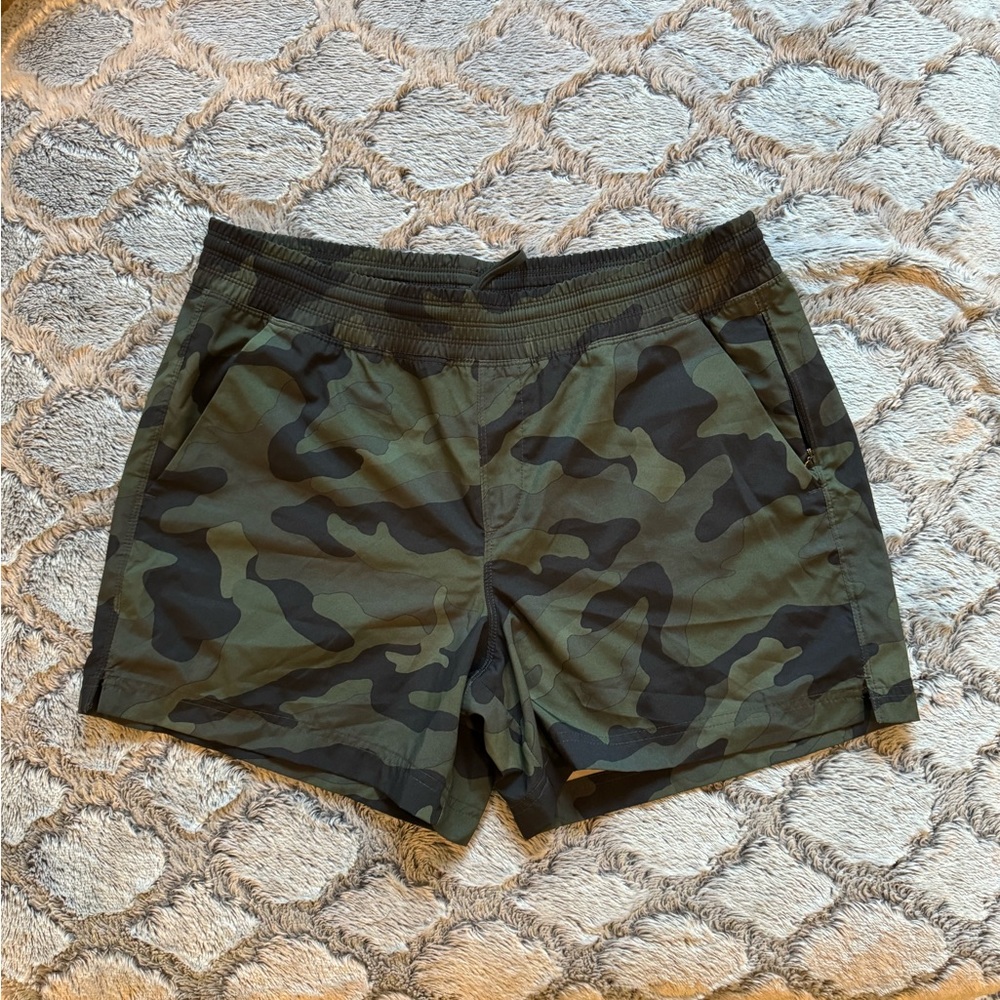 Old Navy women’s  green camp shorts. Size M.